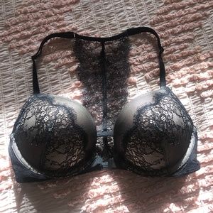 Victoria’s Secret bombshell 32B